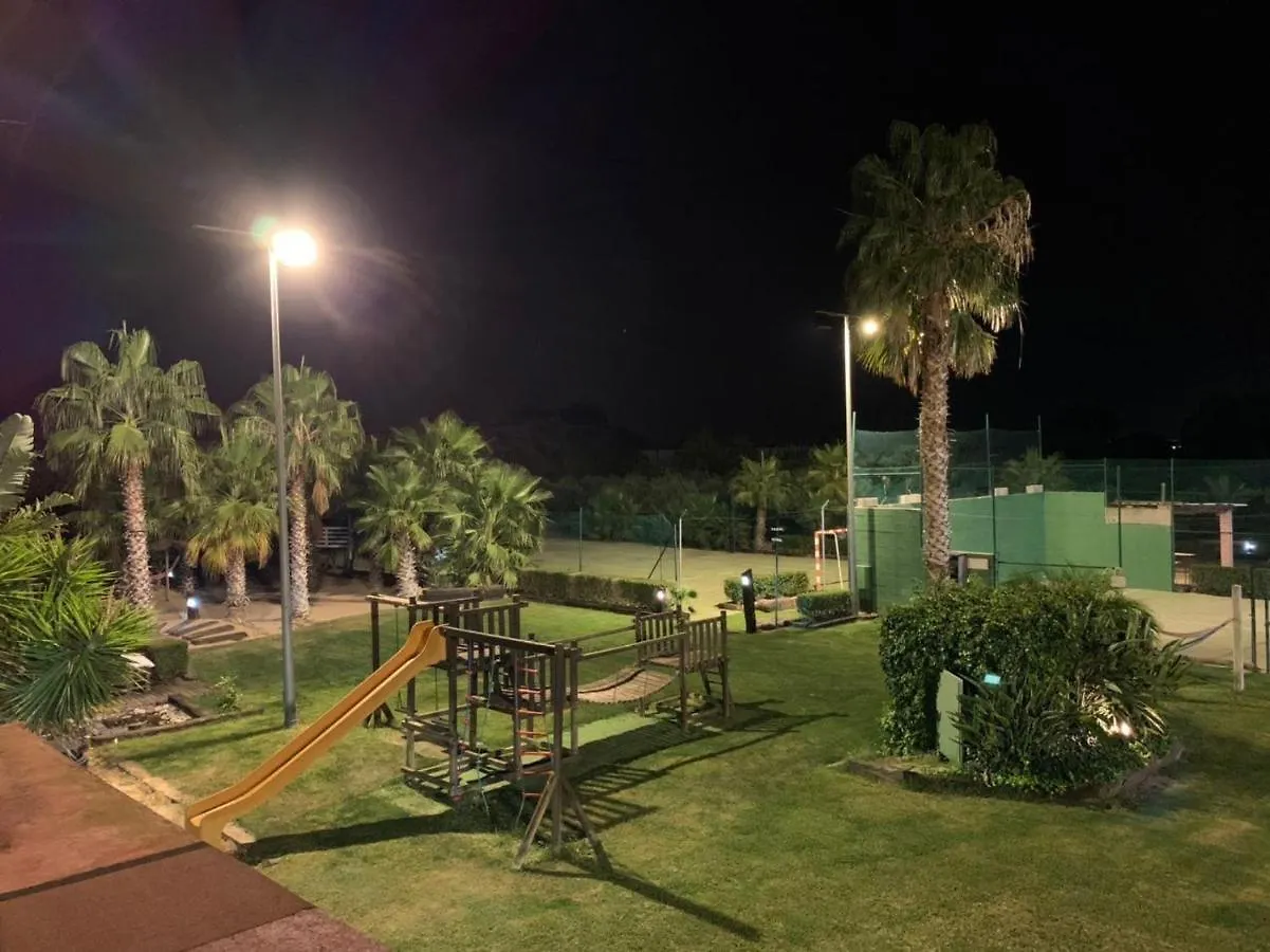 Villa de tres casas con padel y piscina Cambrils